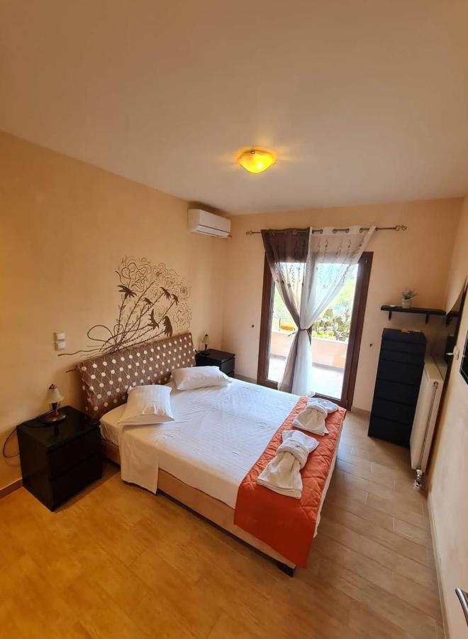 Loukia's And Apartment